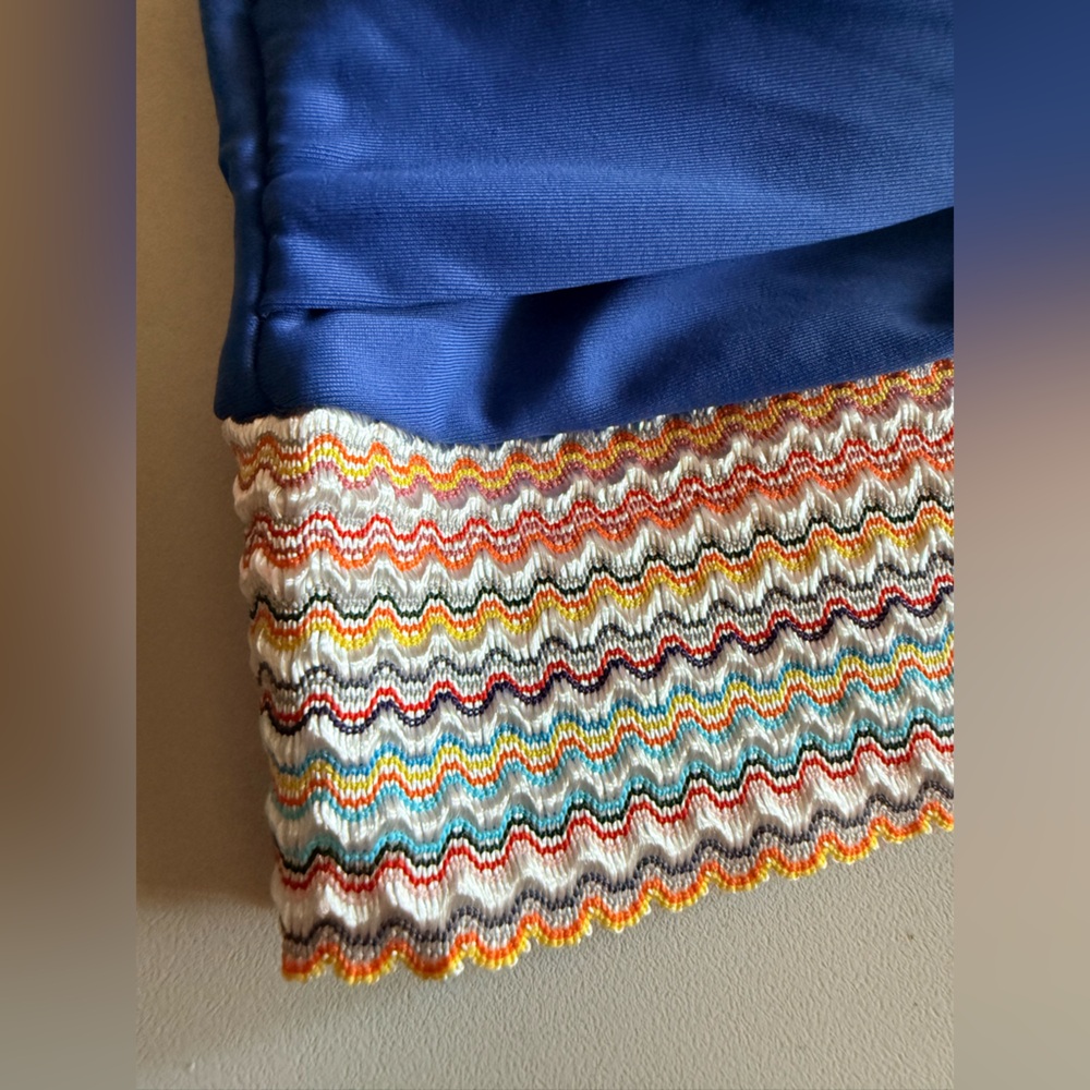 Vemubapis Blue Swim Bikini Top with Multicolor Band.
Size M - Picture 8 of 11